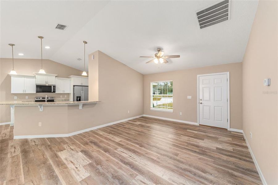 Spacious, unfurnished interior of a new home in , Ocala (Image 24).