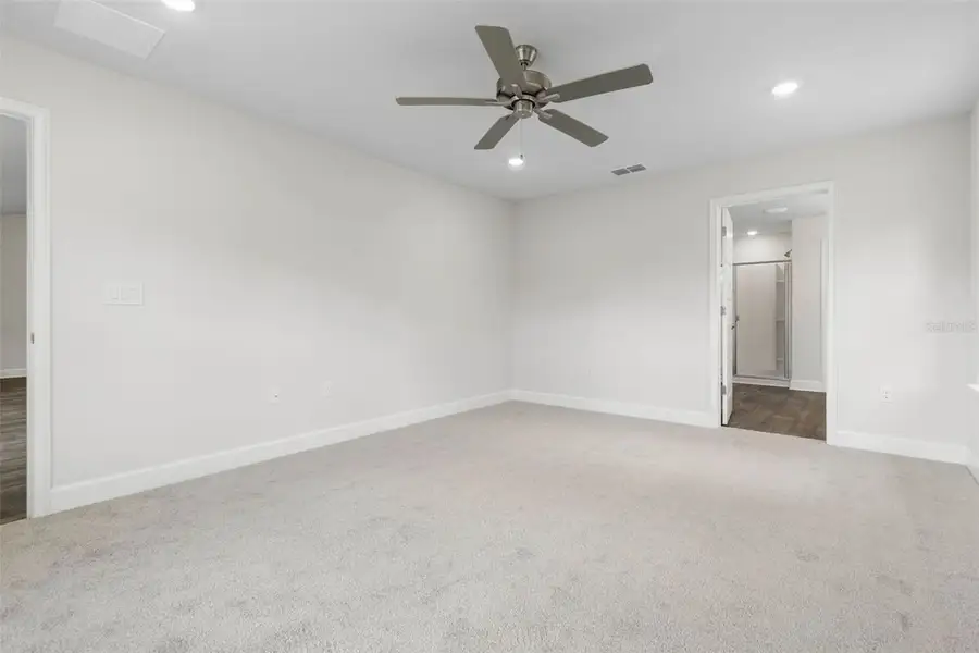 Spacious, unfurnished interior of a new home in Arbor Park, Leesburg (Image 22).