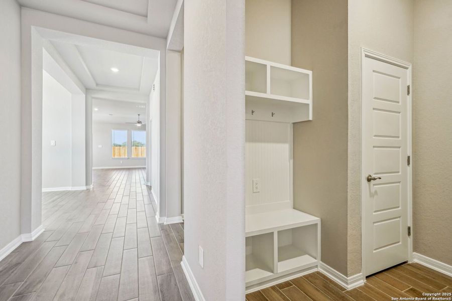 Spacious, unfurnished interior of a new home in Carmel Ranch, Schertz (Image 43).