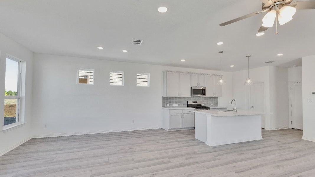 Furnished interior view inside a new home in Spring Creek, Taylor (Image 6).