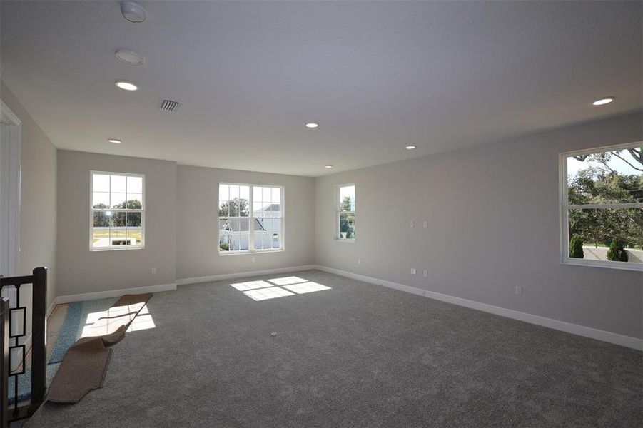 Spacious, unfurnished interior of a new home in Willow Run, Apopka (Image 12).