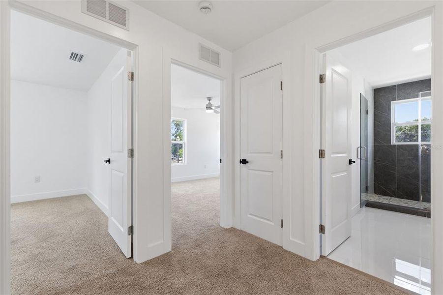 Spacious, unfurnished interior of a new home in , St. Petersburg (Image 14).