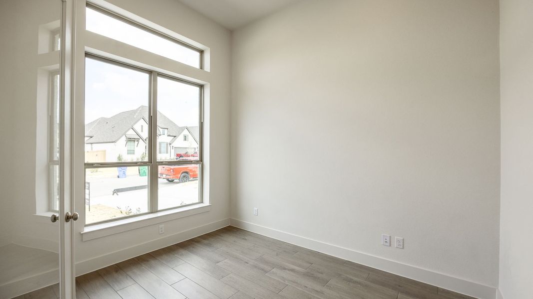 Spacious, unfurnished interior of a new home in The Colony, Bastrop (Image 13).