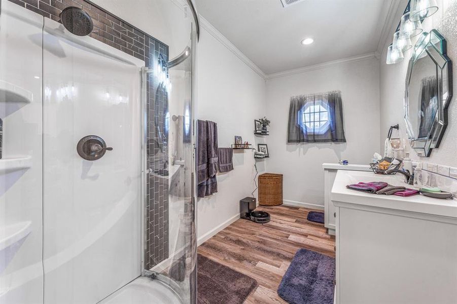 Furnished interior view inside a new home in , Comanche (Image 17).