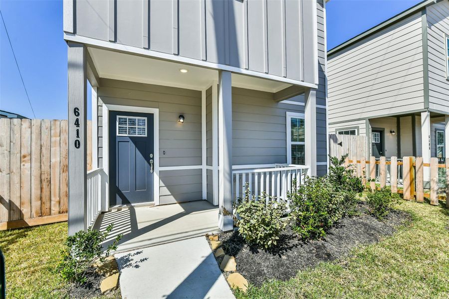 Exterior details and patio area of a home in , Houston (Image 20).