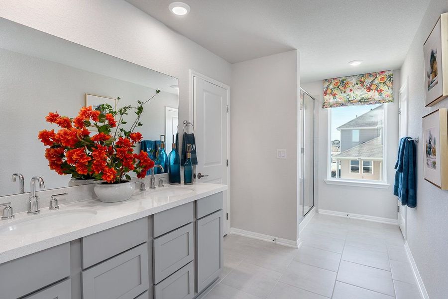 Furnished interior view inside a new home in Longview, Del Valle (Image 9).