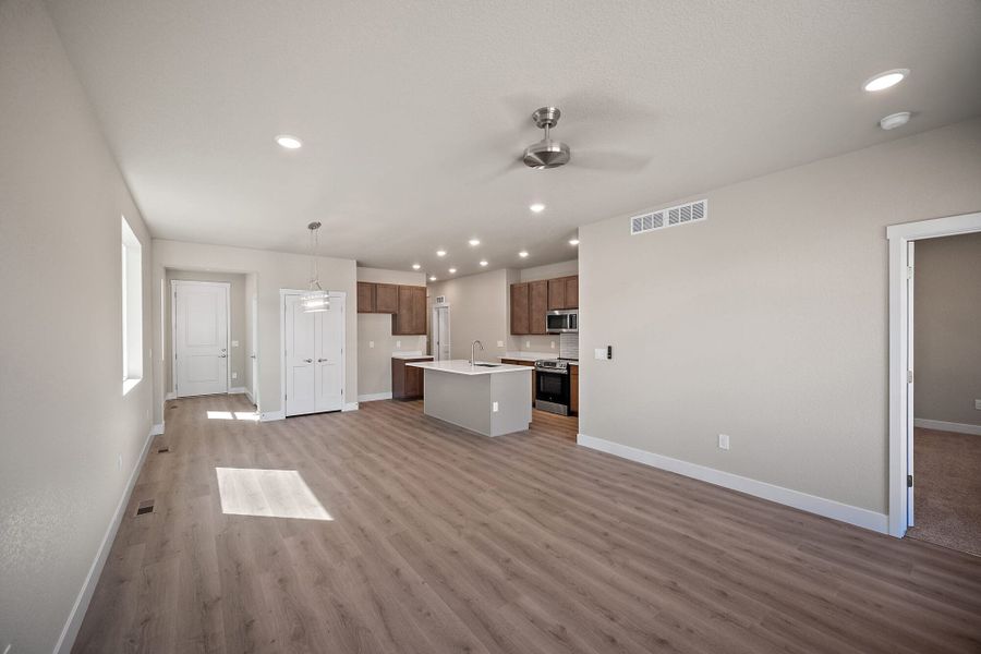 Spacious, unfurnished interior of a new home in Trails at Aspen Ridge-3, Colorado Springs (Image 16).