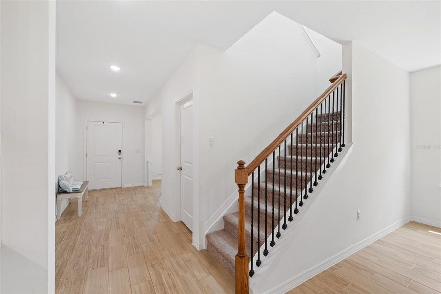 Spacious, unfurnished interior of a new home in Bradford Ridge, Leesburg (Image 21).