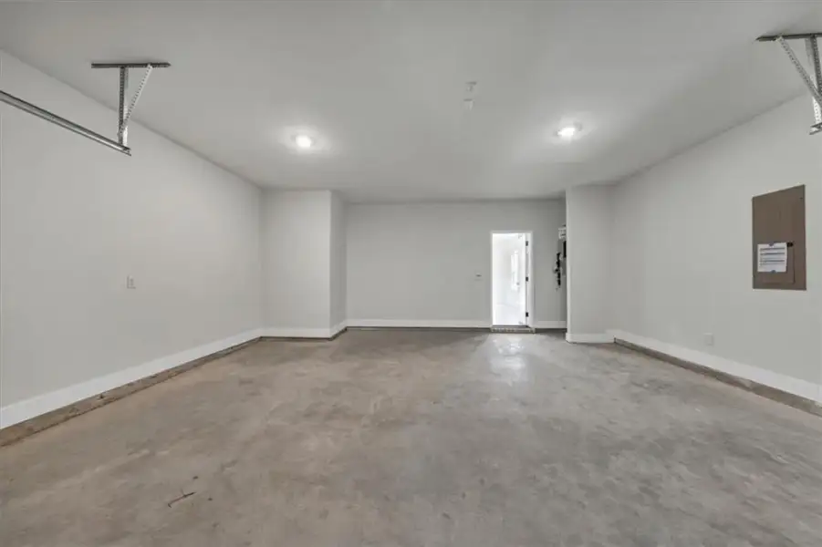 Spacious, unfurnished interior of a new home in Canterbury Villas, Carrollton (Image 18).