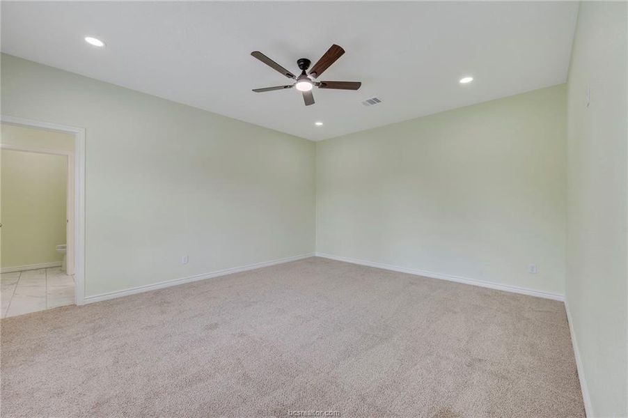 Spacious, unfurnished interior of a new home in , Bryan (Image 13).