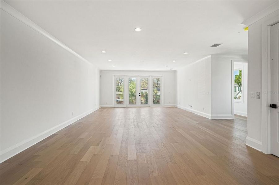 Spacious, unfurnished interior of a new home in , Tampa (Image 27).
