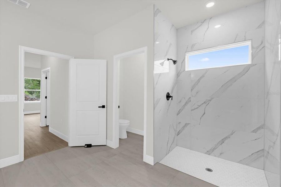 Spacious, unfurnished interior of a new home in , Ocala (Image 30).