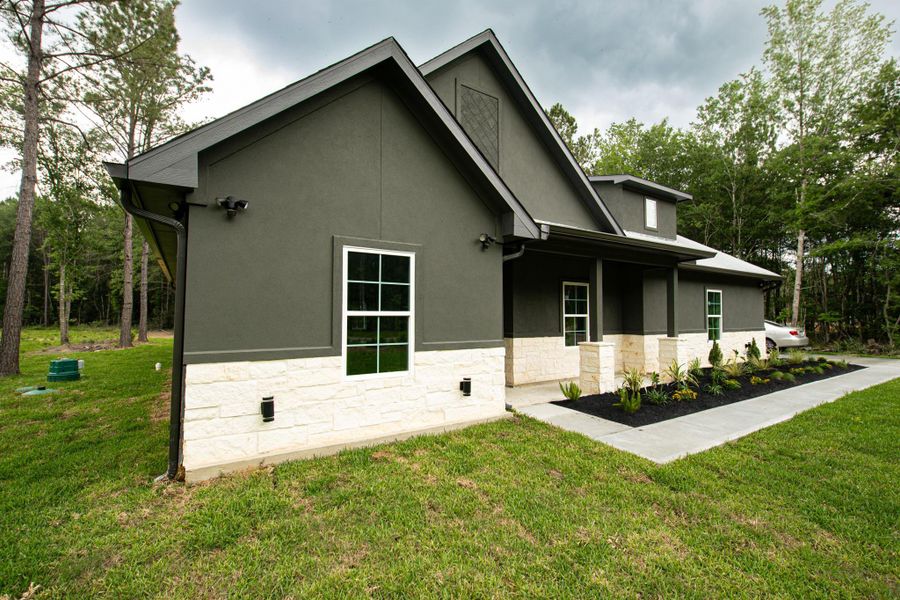 Exterior details and patio area of a home in , Dayton (Image 25).