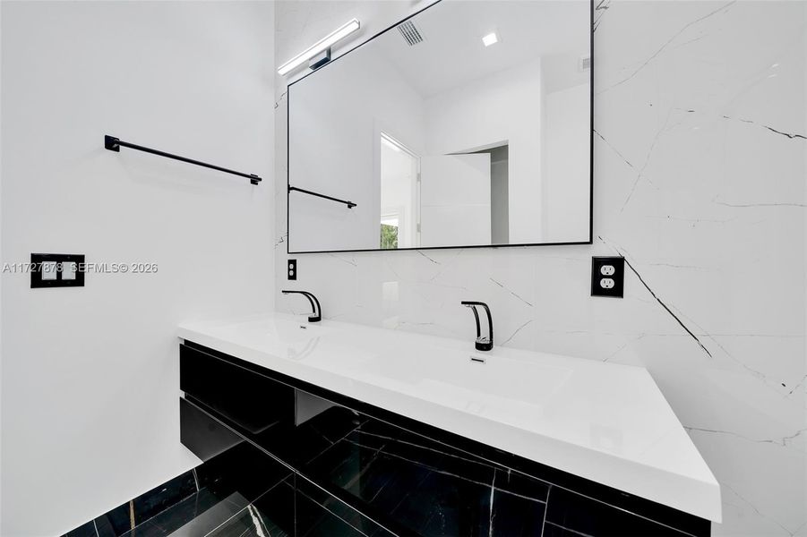 DOUBLE VANITY DOUBLE VANITY