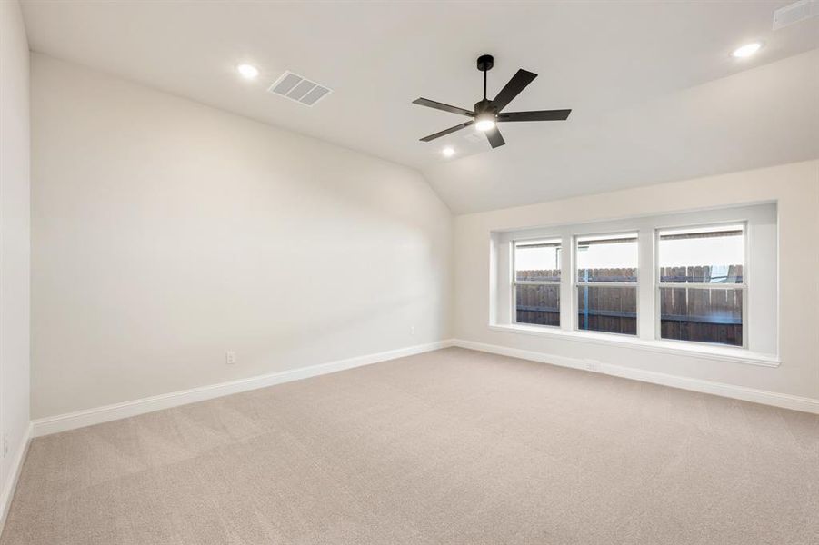 Spacious, unfurnished interior of a new home in The Retreat at North Grove 60, Waxahachie (Image 24).