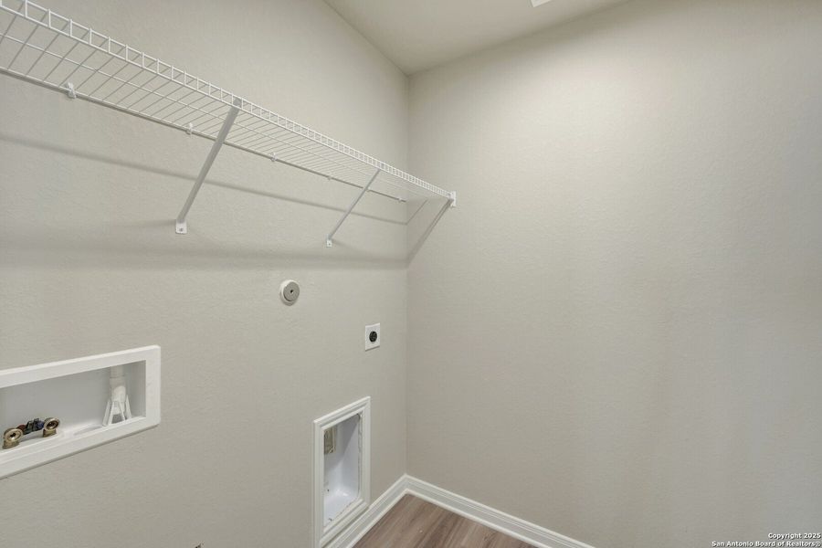 Spacious, unfurnished interior of a new home in Greenspoint Heights, Seguin (Image 35).