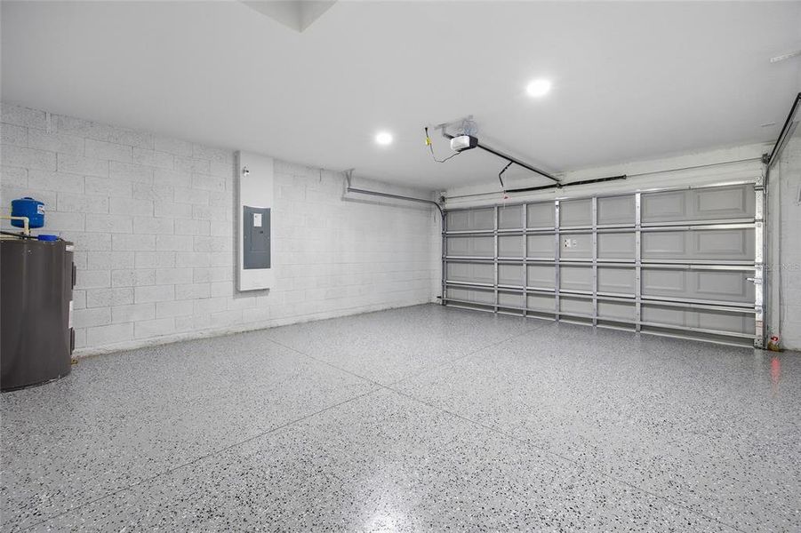 Spacious, unfurnished interior of a new home in , Citrus Springs (Image 16).