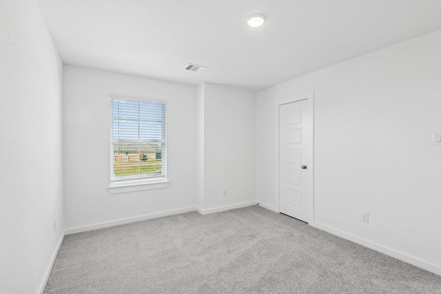 Spacious, unfurnished interior of a new home in Miller's Pond, Rosenberg (Image 29).