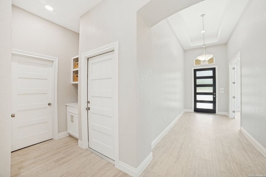Spacious, unfurnished interior of a new home in , Natalia (Image 29).