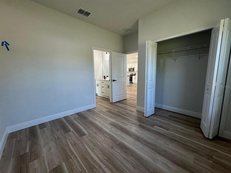 Spacious, unfurnished interior of a new home in , Ocala (Image 11).