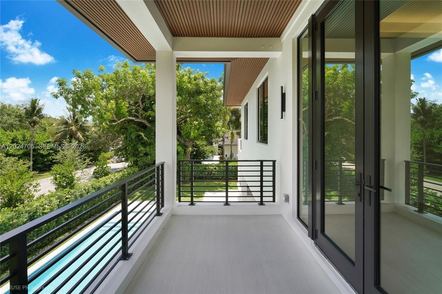 Exterior details and patio area of a home in , Pinecrest (Image 4).