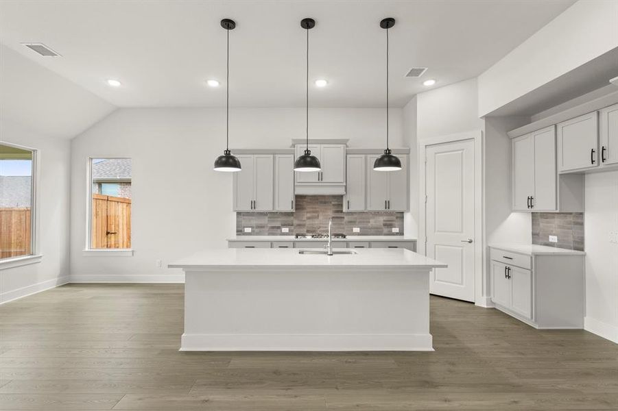 09. 4128 Selborne - Kitchen