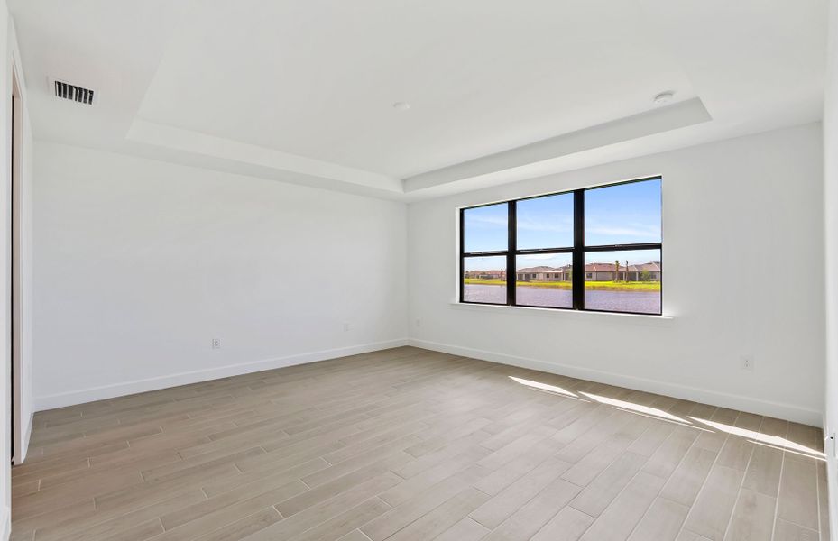 Spacious, unfurnished interior of a new home in Del Webb Naples, Ave Maria (Image 8).