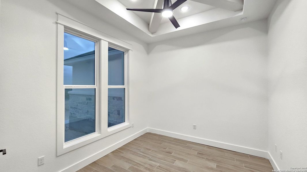 Spacious, unfurnished interior of a new home in , La Vernia (Image 31).