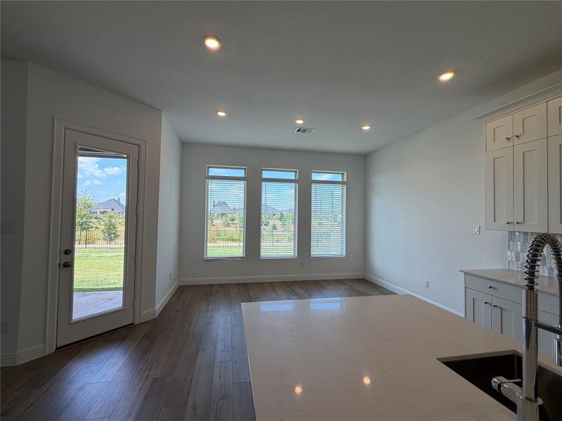Spacious, unfurnished interior of a new home in Cross Creek West, Fulshear (Image 13).