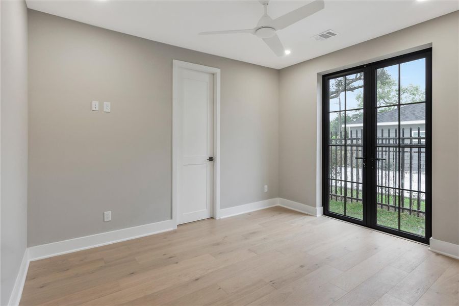 Spacious, unfurnished interior of a new home in , Houston (Image 28).