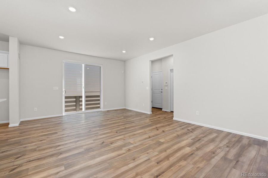 Spacious, unfurnished interior of a new home in The Villas Collection at Sterling Ranch, Littleton (Image 25).