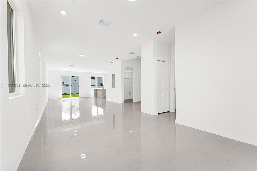 Spacious, unfurnished interior of a new home in , Miami (Image 53).