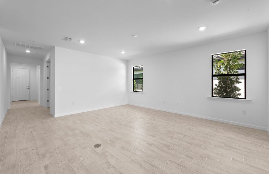 Spacious, unfurnished interior of a new home in Del Webb Naples, Immokalee (Image 37).