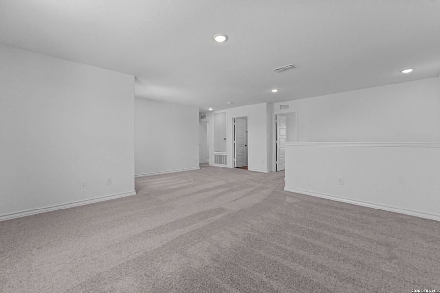 Spacious, unfurnished interior of a new home in Corley Farms, Boerne (Image 11).
