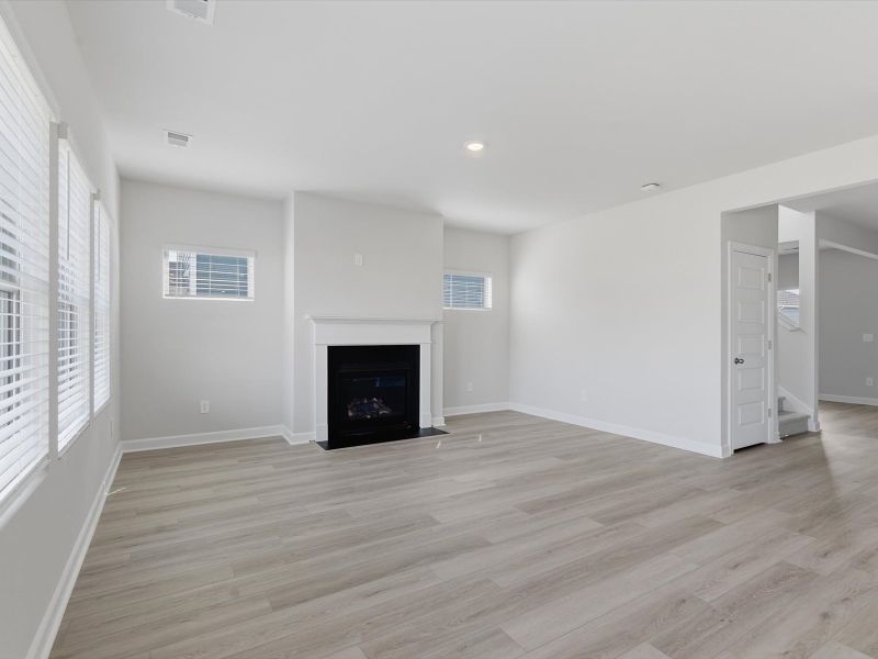 Spacious, unfurnished interior of a new home in Wexford Park, Fountain Inn (Image 11).