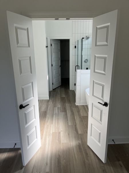 Spacious, unfurnished interior of a new home in Heritage Walk, Chattanooga (Image 12).