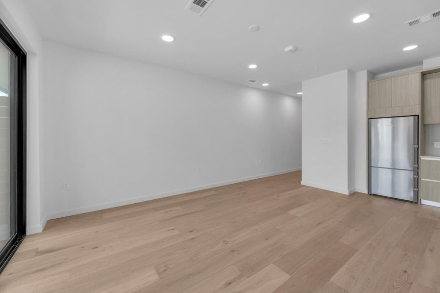 Spacious, unfurnished interior of a new home in , Austin (Image 14).