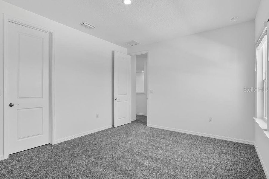 Spacious, unfurnished interior of a new home in Ardisia Park, New Smyrna Beach (Image 22).