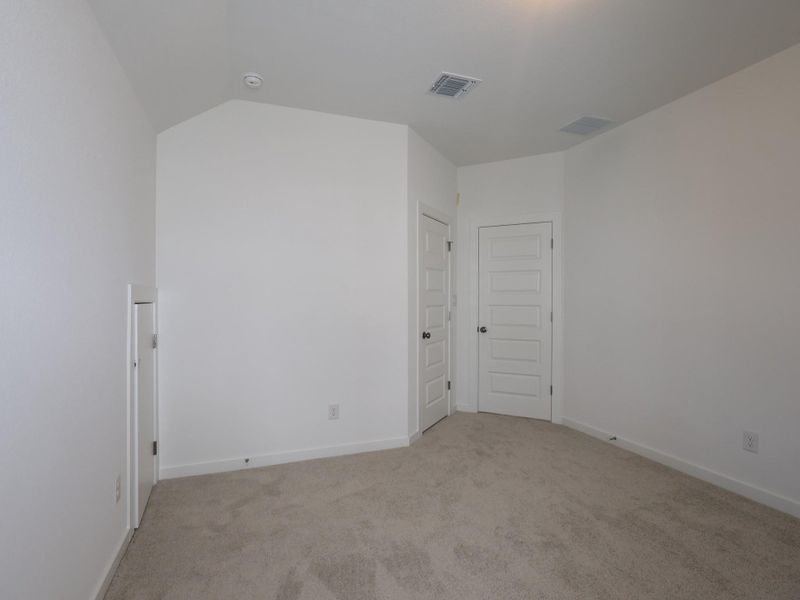 Spacious, unfurnished interior of a new home in Heritage, Dripping Springs (Image 24).
