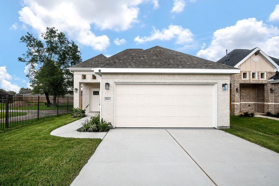 Front exterior of a new home in , Houston, TX, highlighting curb appeal (Image 22).