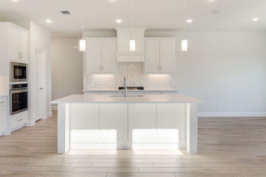 Furnished interior view inside a new home in Terracina, Rockwall (Image 6). Furnished interior view inside a new home in Terracina, Rockwall (Image 6).