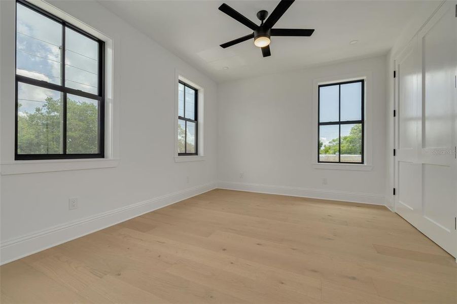 Spacious, unfurnished interior of a new home in , St. Petersburg (Image 23).