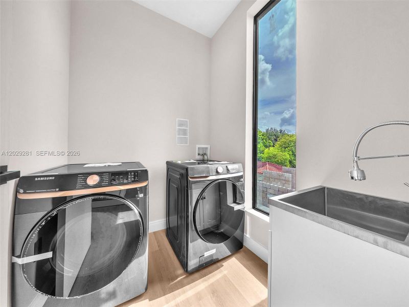 Furnished interior view inside a new home in , Hollywood (Image 31).
