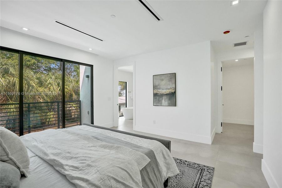 Furnished interior view inside a new home in , Fort Lauderdale (Image 33). Furnished interior view inside a new home in , Fort Lauderdale (Image 33).