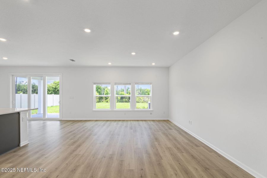 Spacious, unfurnished interior of a new home in Beacon Lake, St. Augustine (Image 29).
