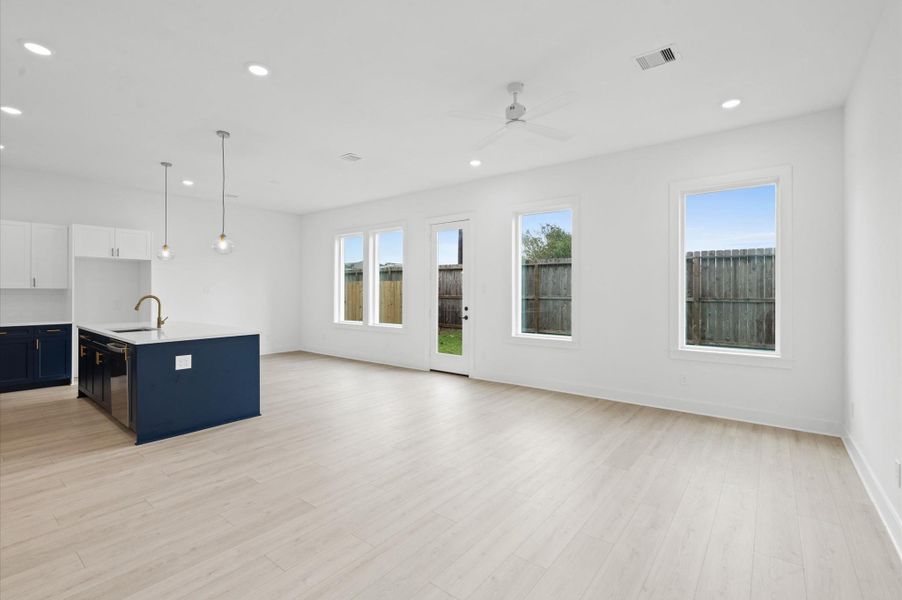 Spacious, unfurnished interior of a new home in , Houston (Image 20).