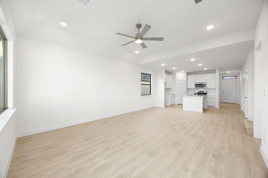 Spacious, unfurnished interior of a new home in Prairie Winds, Hutto (Image 16).