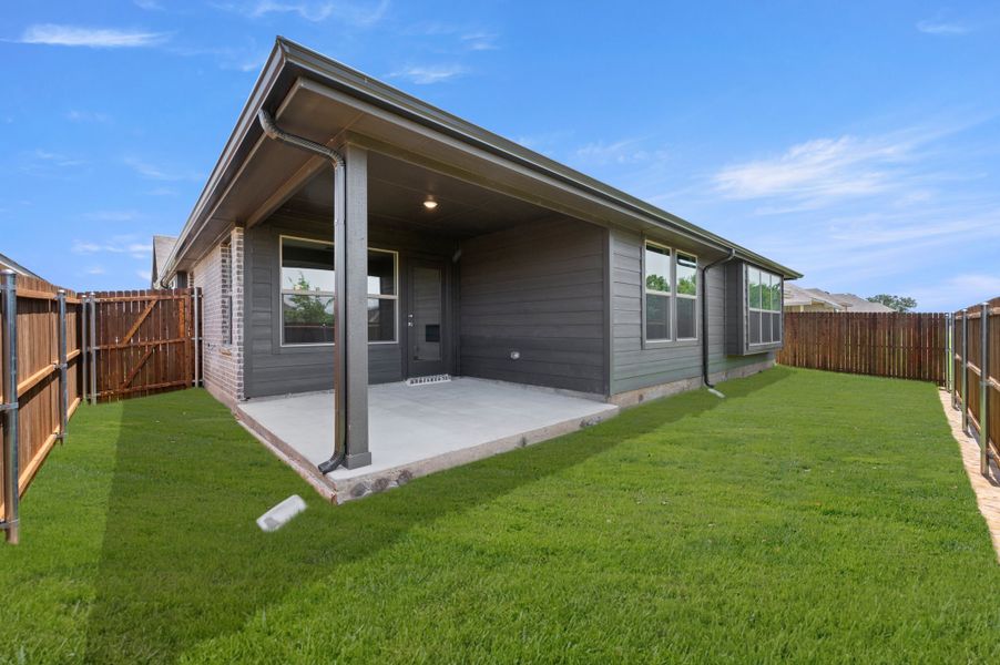 Exterior details and patio area of a home in Pirate Village, Granbury (Image 4).