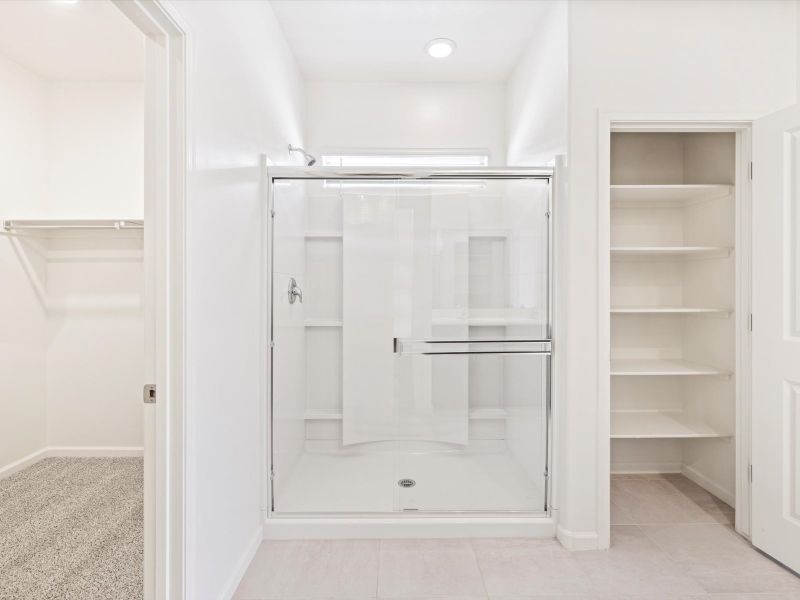 Spacious, unfurnished interior of a new home in Mandarina - Signature Series, Marana (Image 11).