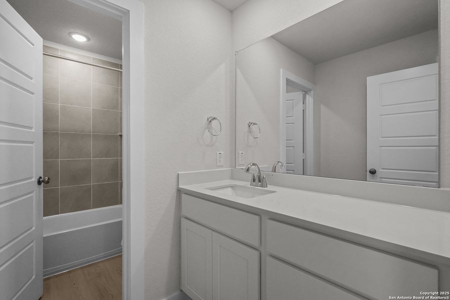 Furnished interior view inside a new home in Senna, Leon Valley (Image 5).